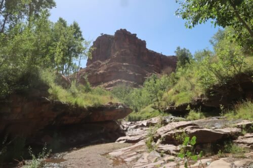 Short trips for relaxation and enjoying the nearby natural scenery.